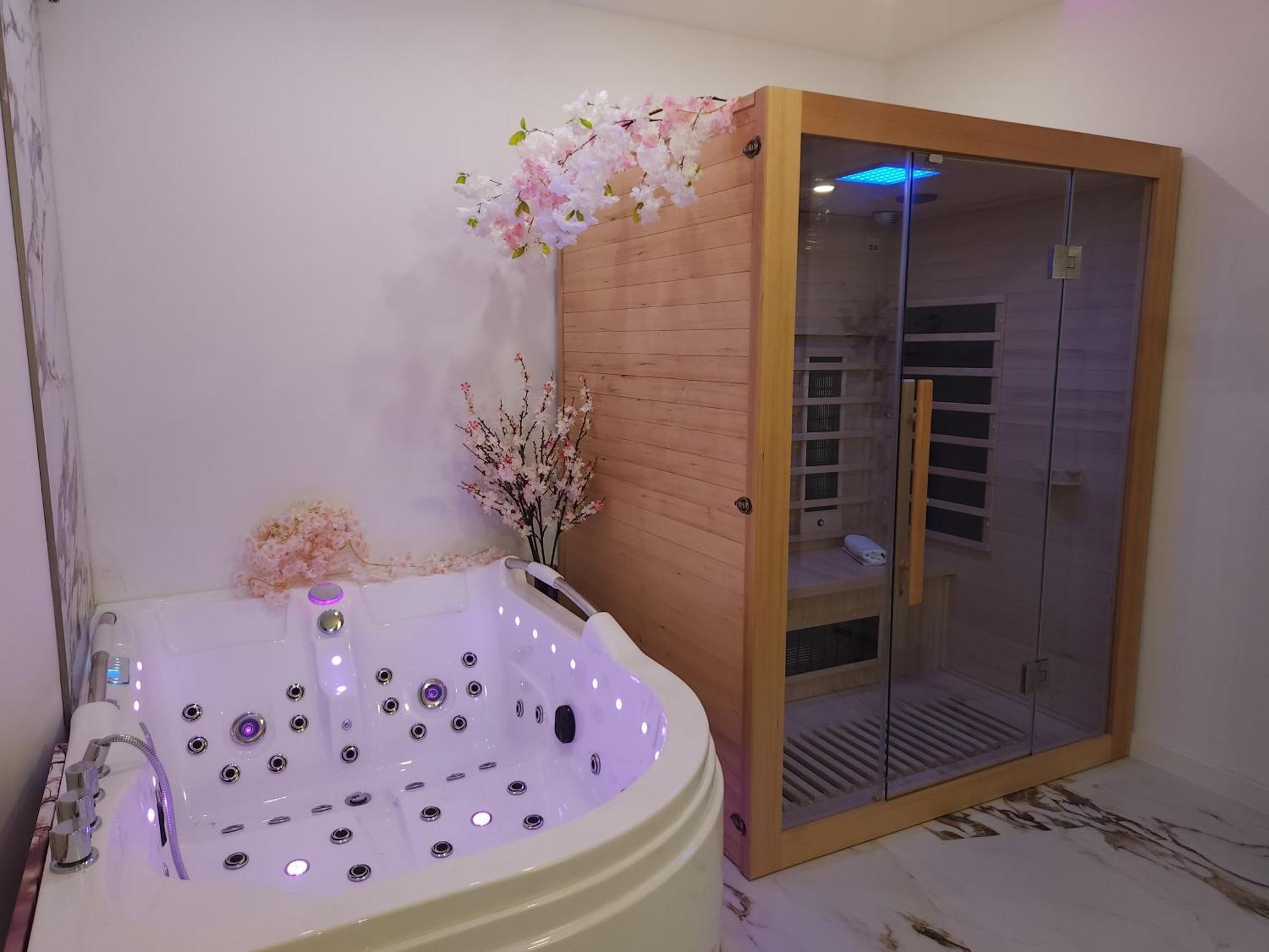 New In Gdansk! Red Room In The Heart Of Gdansk - Bdsm - With A Luxury Jacuzzi And Access To A Sauna Ngoại thất bức ảnh